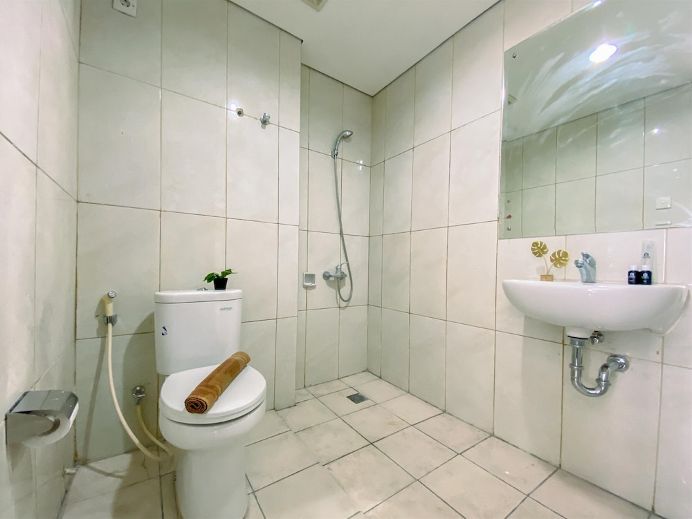 Full Furnished And Homey 3Br Apartment Nifarro Park