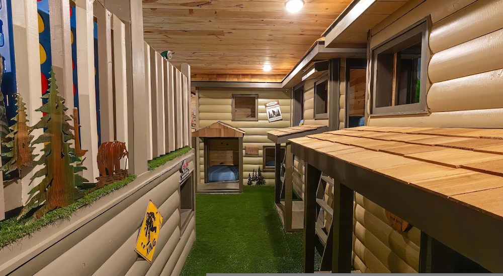 Bigfoot Bunkhouse Pool Views Theater Arcade Firepit Book Now