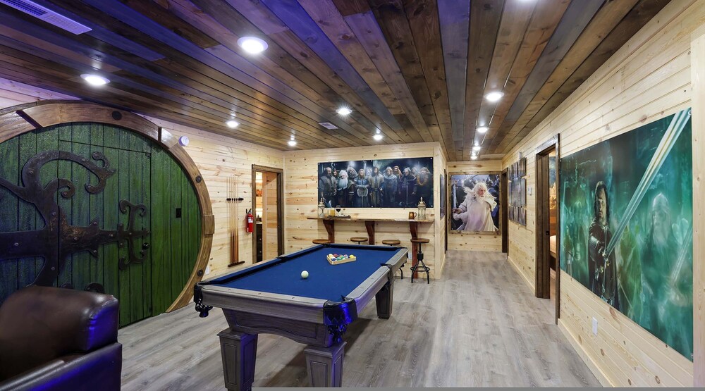 Gandalf s Getaway Indoor Pool Theater Arcade Firepit Book Now