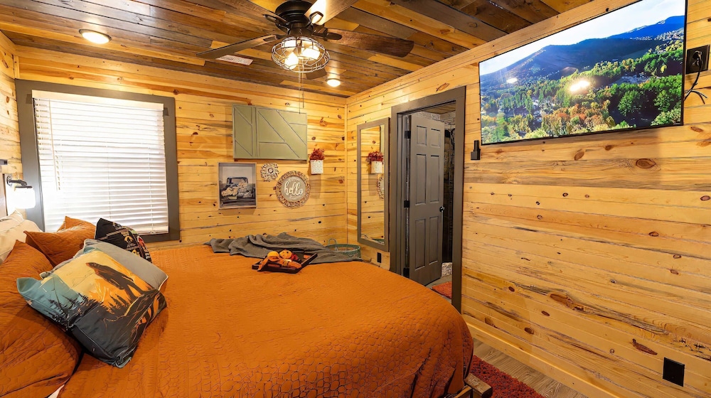 Bigfoot Bunkhouse Pool Views Theater Arcade Firepit Book Now