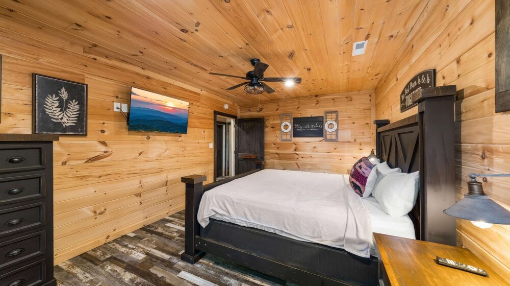 Luxury Cabin With Mountain Views Pigeon Forge