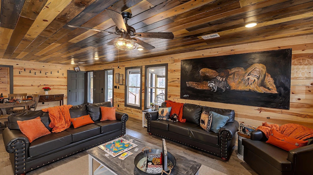 Bigfoot Bunkhouse Pool Views Theater Arcade Firepit Book Now