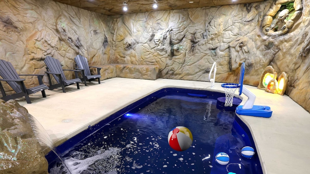 Gandalf s Getaway Indoor Pool Theater Arcade Firepit Book Now