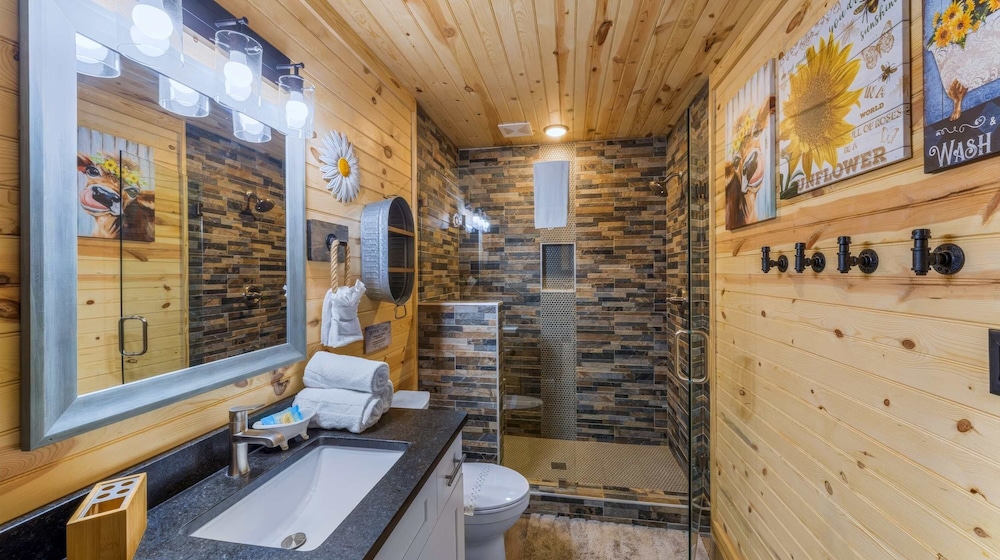 Luxury Poolside Cabin in Sevierville