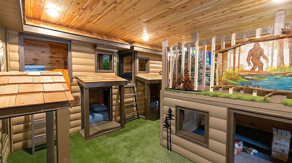 Bigfoot Bunkhouse Pool Views Theater Arcade Firepit Book Now
