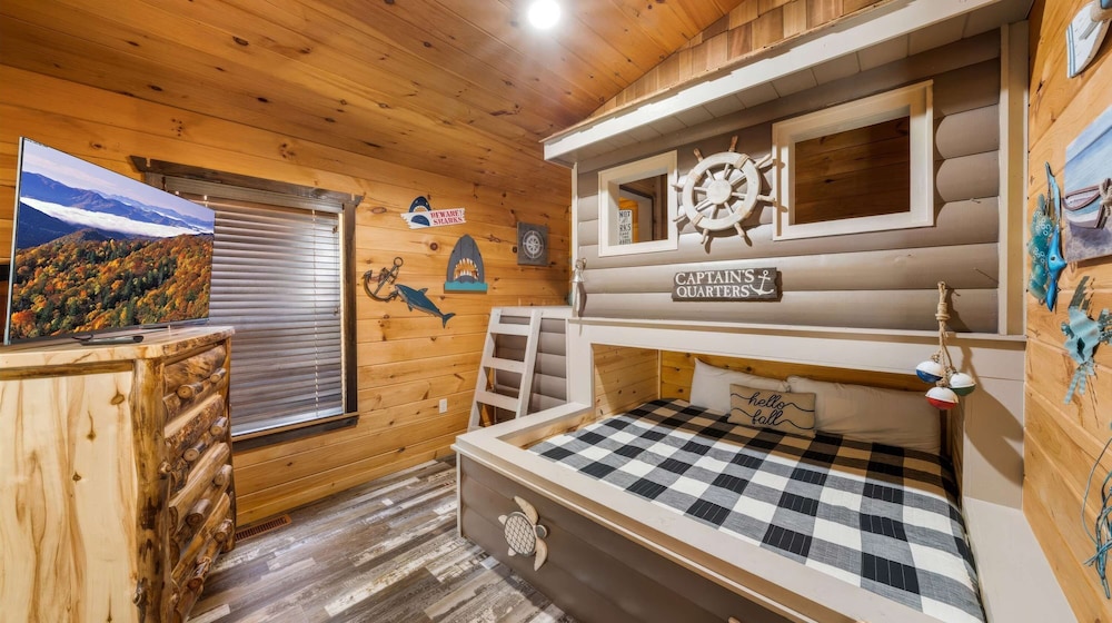 Luxury Cabin With Mountain Views Pigeon Forge
