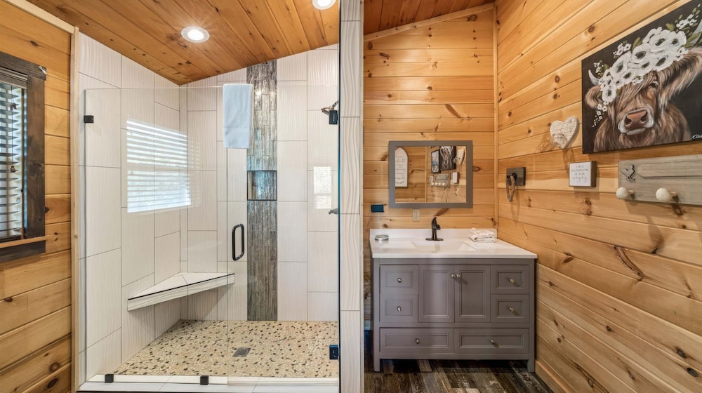 Luxury Cabin With Mountain Views Pigeon Forge