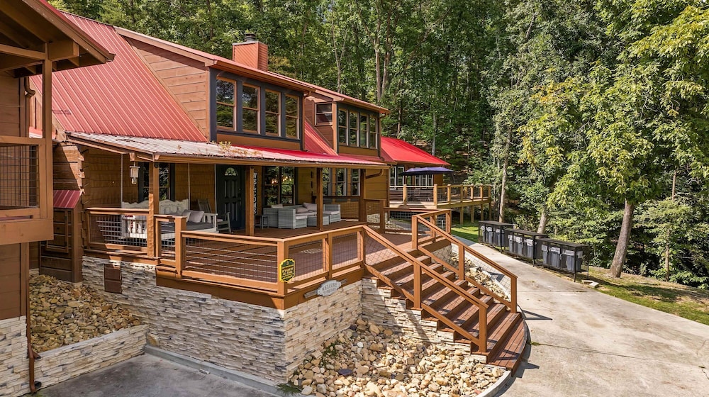 Luxury Cabin With Mountain Views Pigeon Forge
