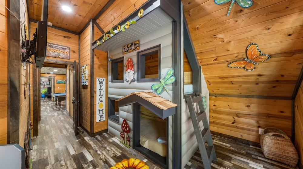 Luxury Cabin With Mountain Views Pigeon Forge