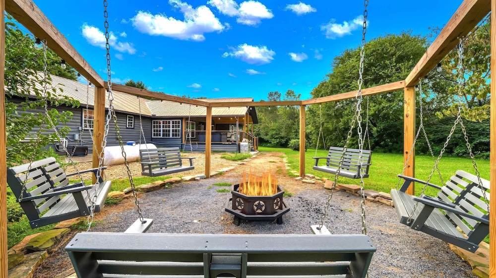 Luxury Poolside Cabin in Sevierville