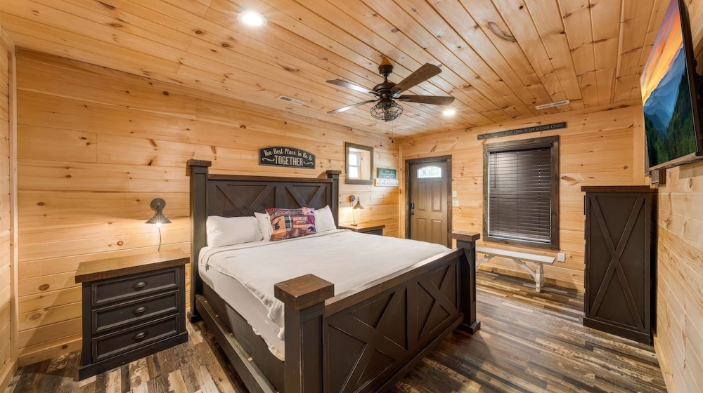 Luxury Cabin With Mountain Views Pigeon Forge