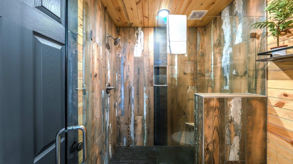 Luxury Poolside Cabin in Sevierville