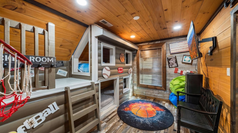 Luxury Cabin With Mountain Views Pigeon Forge