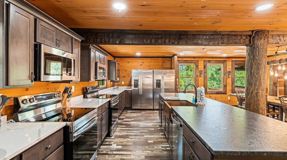 Luxury Cabin With Mountain Views Pigeon Forge