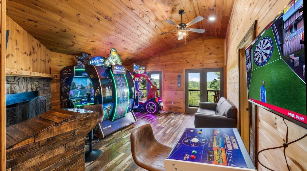 Luxury Cabin With Mountain Views Pigeon Forge