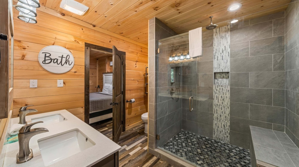 Luxury Cabin With Mountain Views Pigeon Forge