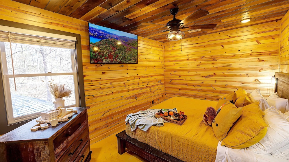Bigfoot Bunkhouse Pool Views Theater Arcade Firepit Book Now