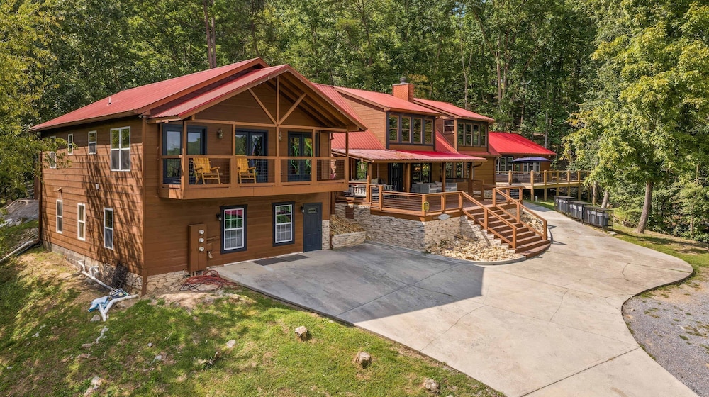 Luxury Cabin With Mountain Views Pigeon Forge