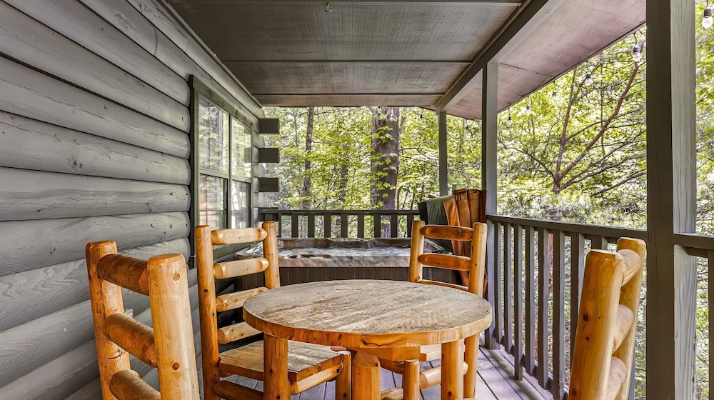 Adventure Awaits Mtn Views Arcade Pool Table Hot Tub