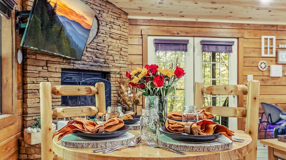 Enchanted Romance Mountain Views Heart Shaped Tub Hot Tub Private