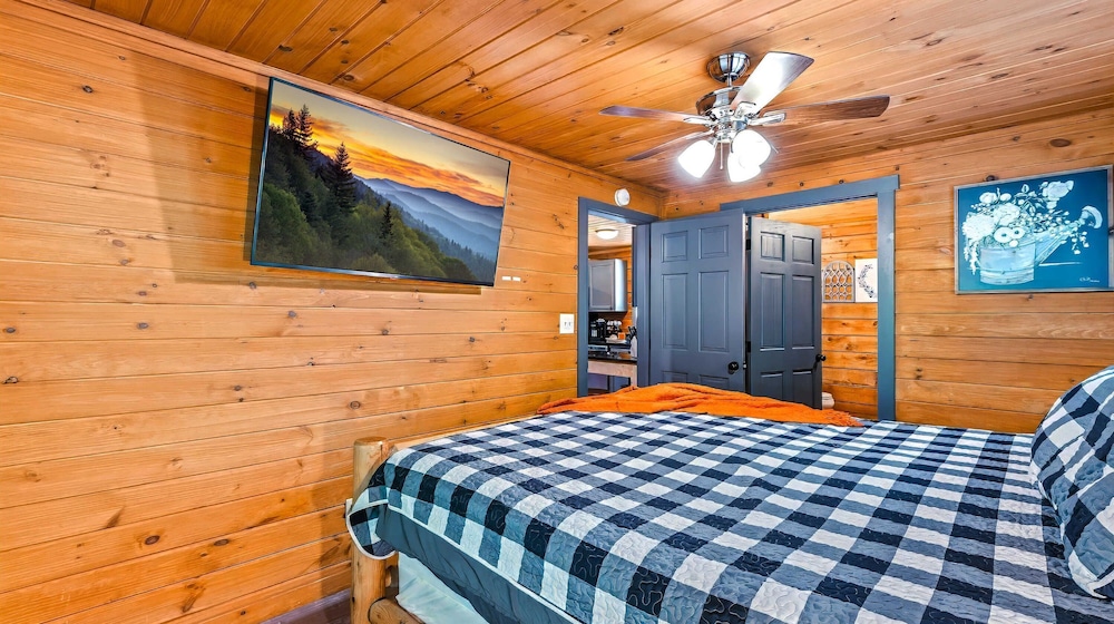 Adventure Awaits Mtn Views Arcade Pool Table Hot Tub