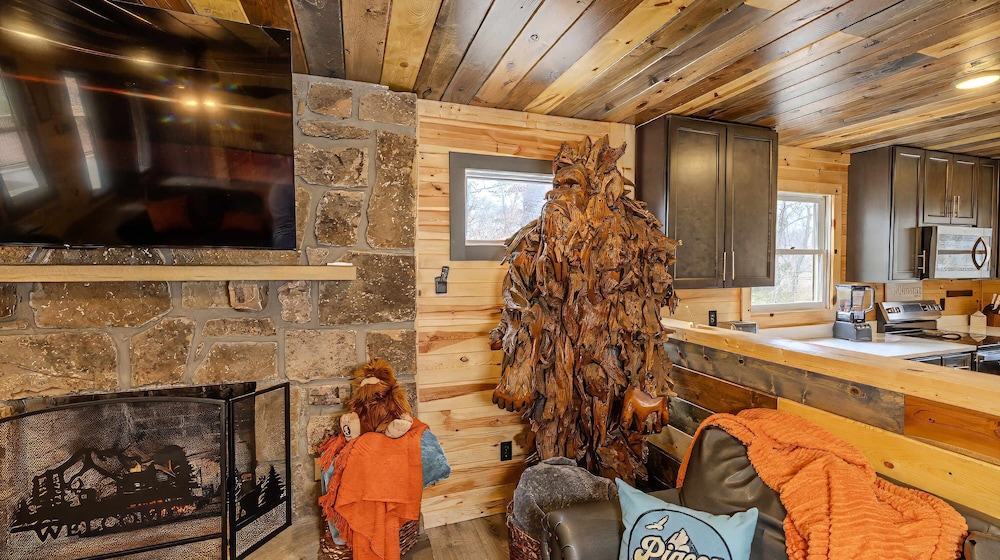 Bigfoot Bunkhouse Pool Views Theater Arcade Firepit Book Now