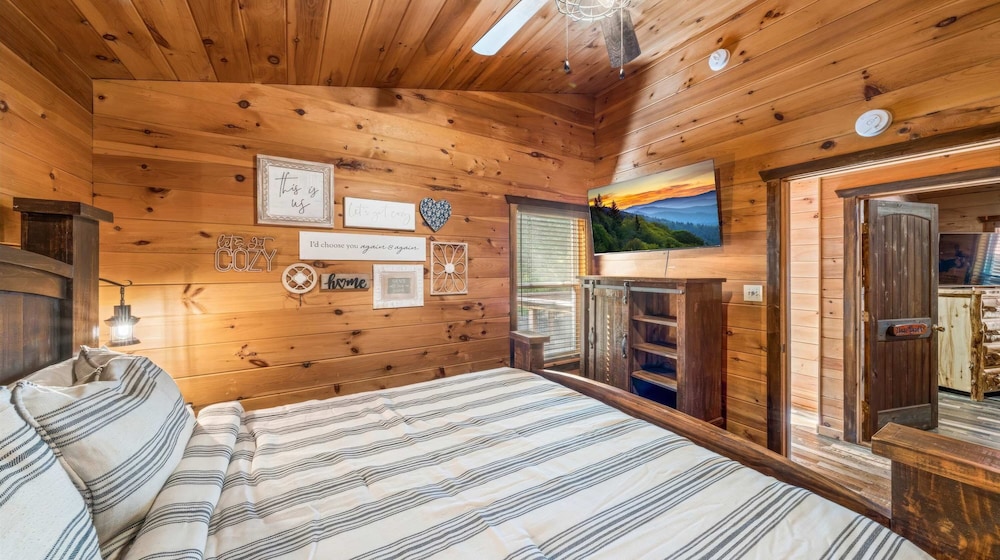 Luxury Cabin With Mountain Views Pigeon Forge
