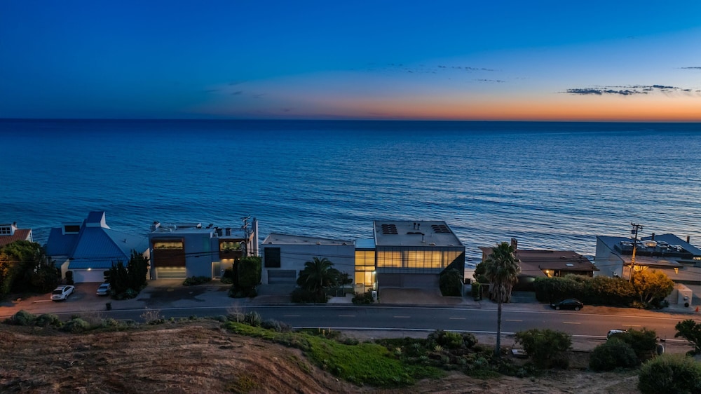 Malibu Glass Estate in Malibu view 4
