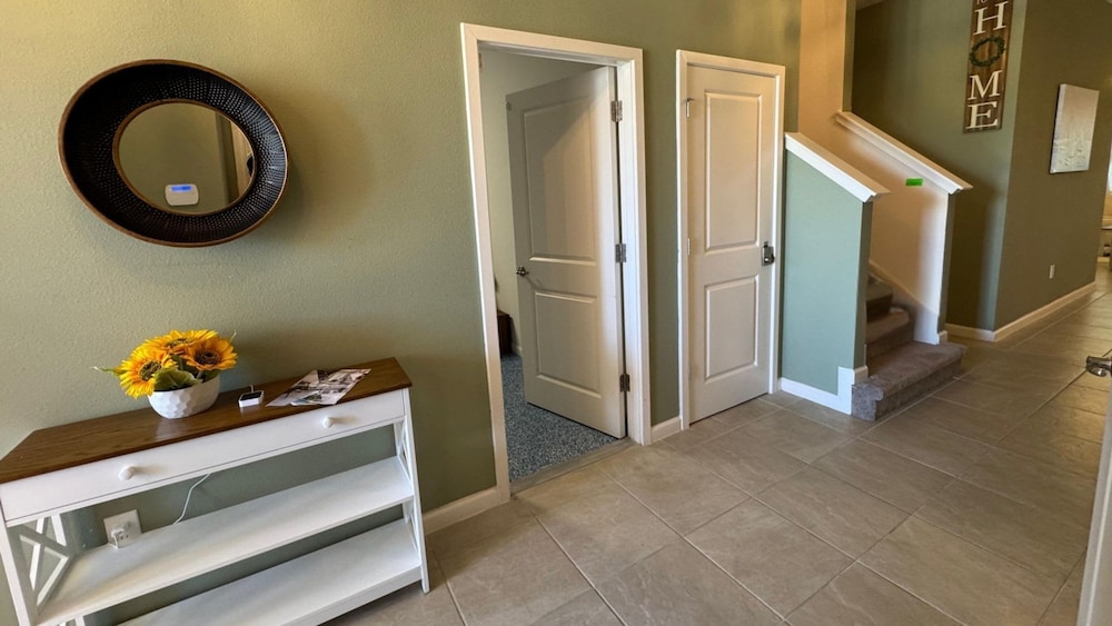 Family Friendly 12bd w Jacuzzi Veranda Palms 4401