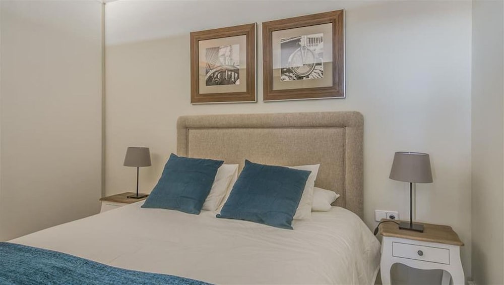Colon 901 in Madrid With 1 Bedrooms and 1 Bathrooms