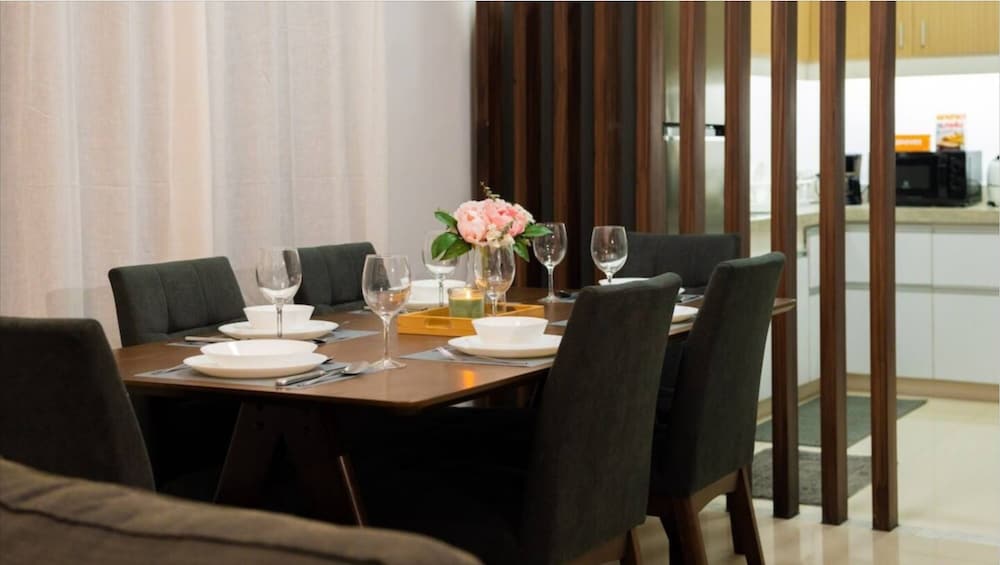 3bd Lux City Oasis LAS Pinas
