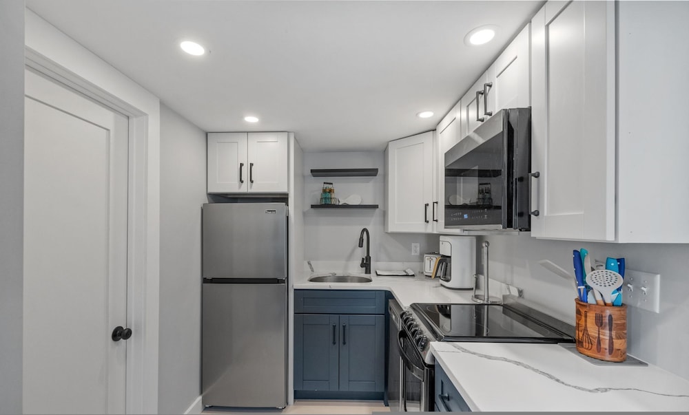 Modern Condo Perfect For Winter Rental
