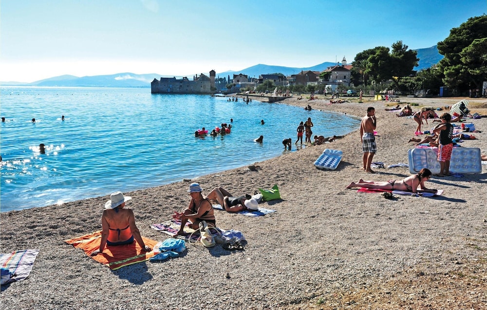 Apartments Kastilac with sea view