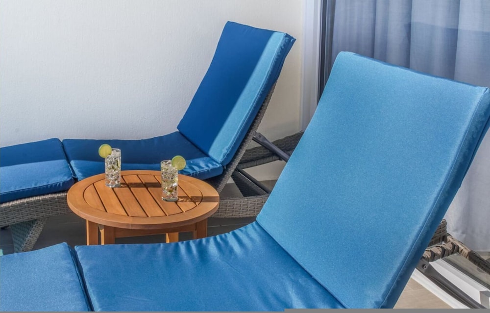 2 BR Ocean Front Pool