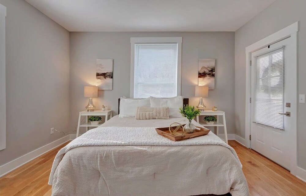 Bloomington Vacations - Fall Festivities - 4BR Home by IU Stadium Bloomington Bliss - Property Image 4