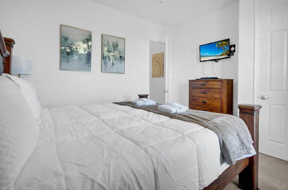 Lrg Condo w Scenic Patio Views - Next to Occc