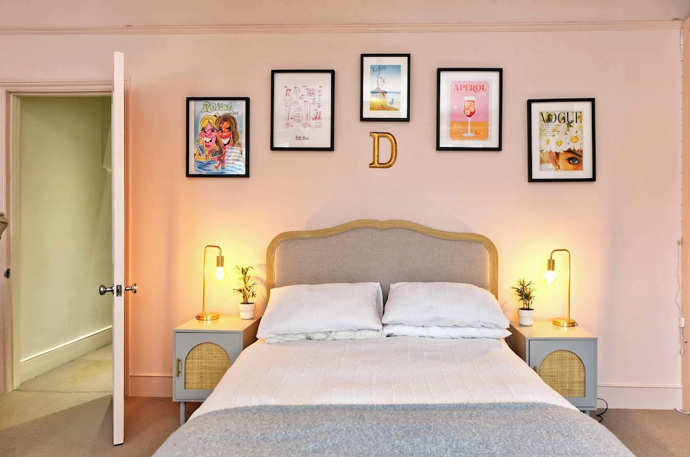 4 Bedroom House, Barnes