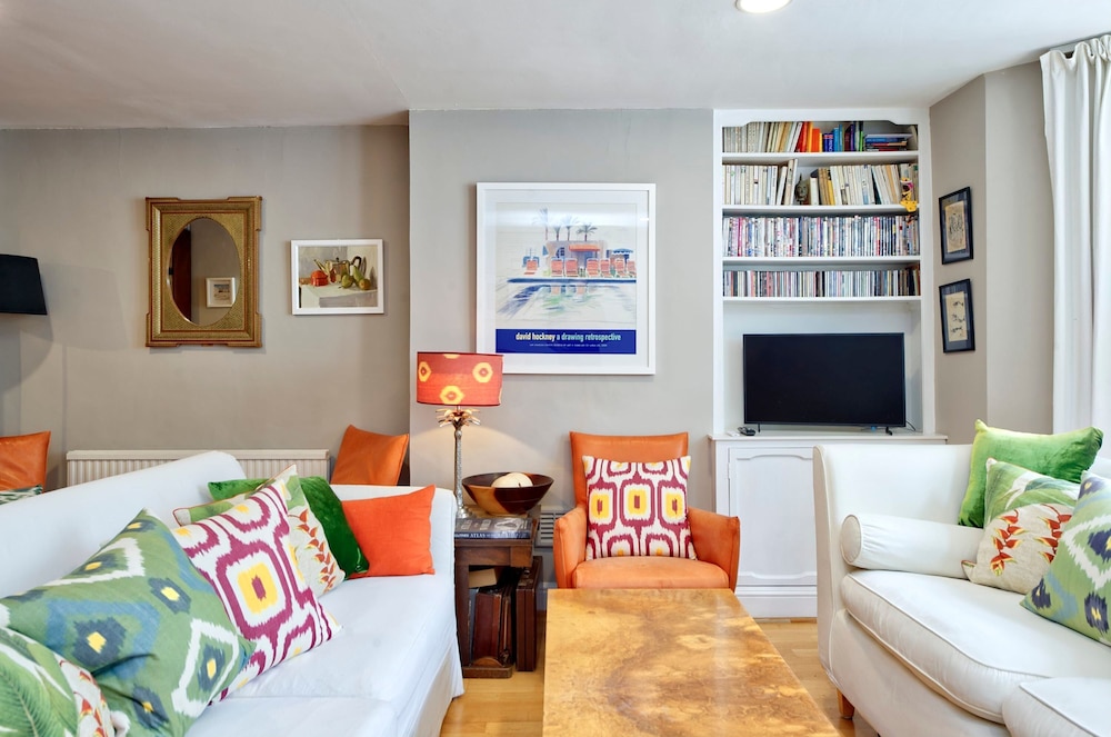 Lovely 2-bed Garden Flat in West Kensington