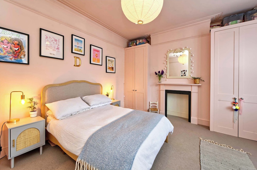 4 Bedroom House, Barnes