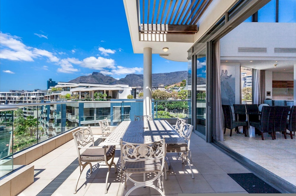 The Marina Family Penthouse - 704