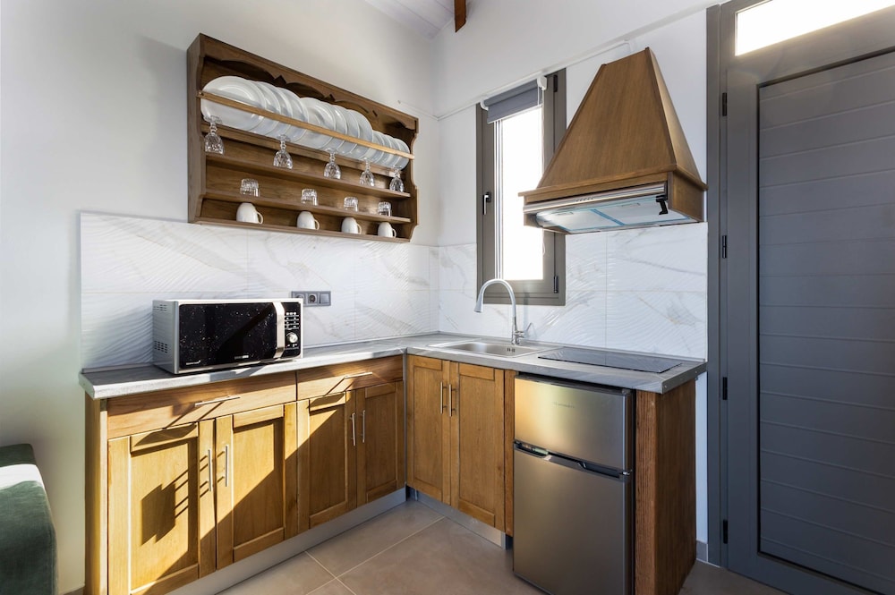 Eneos Boutique Residence - Koroni Garden Jewel