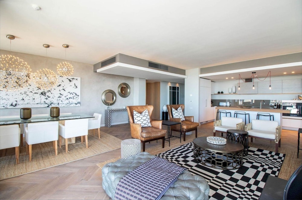Executive Yacht View Two Bedroom Apartment - 409