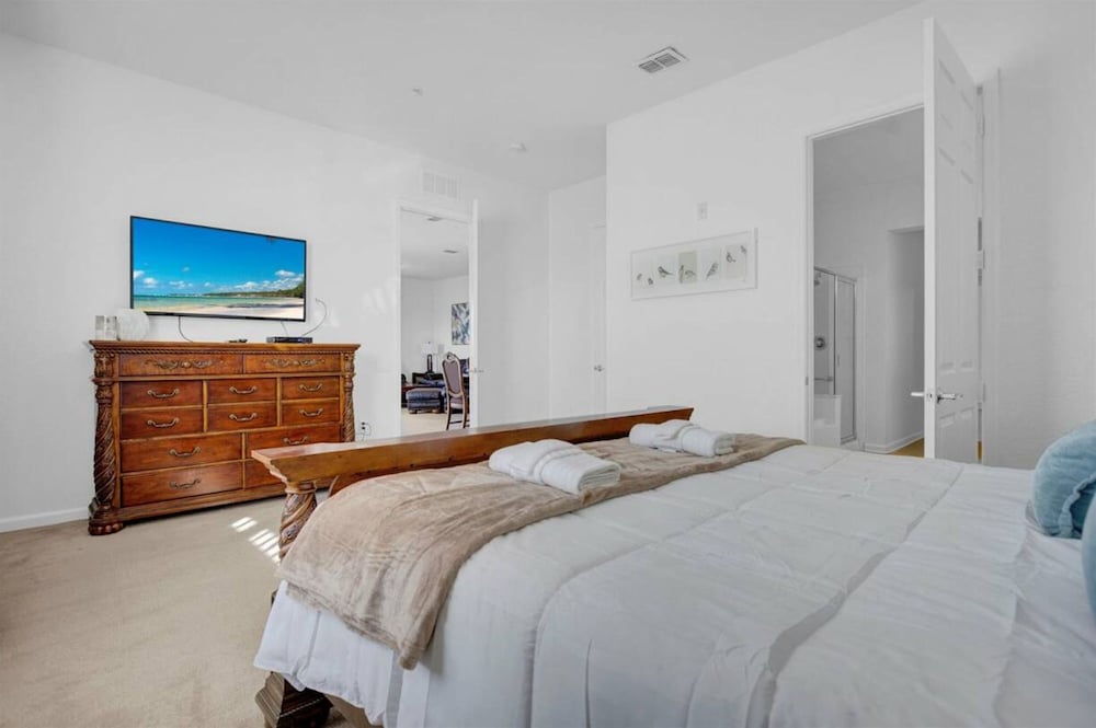 Lrg Condo w Scenic Patio Views - Next to Occc