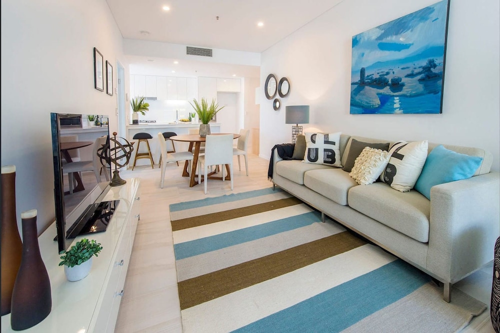 2BR Food Drink Hub Pool Balcony Gym Rooftop
