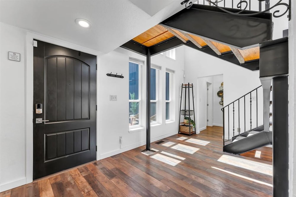 NEW Mountain View Retreat With Hot Tub and Mini Golf