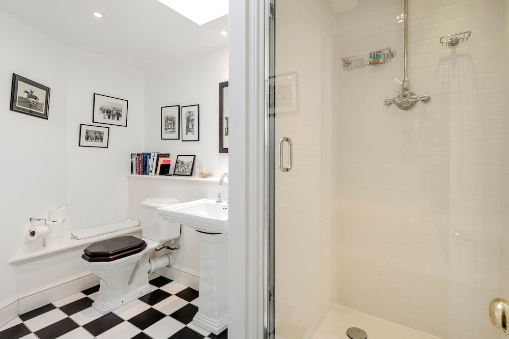Beautiful Family Home w/ Garden & Pool - Wimbledon