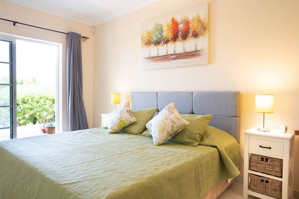 49 Presa da Moura Superbly 2 Bed Townhouse Clos