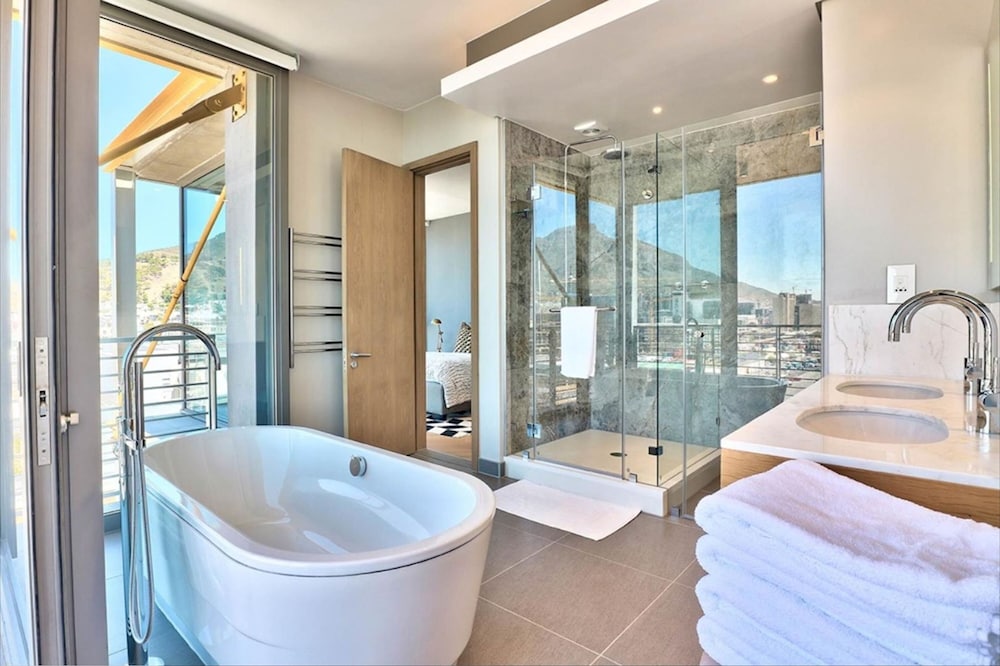 Executive Yacht View Two Bedroom Apartment - 409