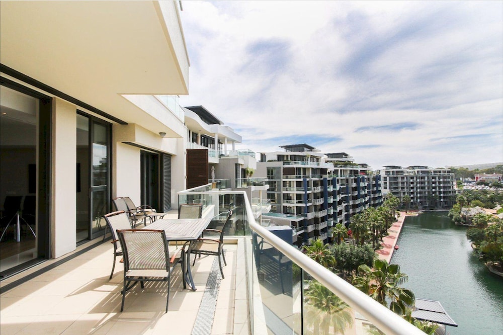 Executive Yacht View Two Bedroom Apartment - 409