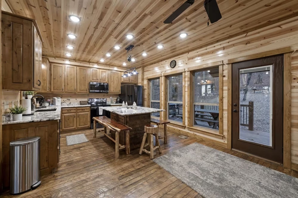 Three Bears Hideout Luxury Mountain Cabin Getaway for Families Groups
